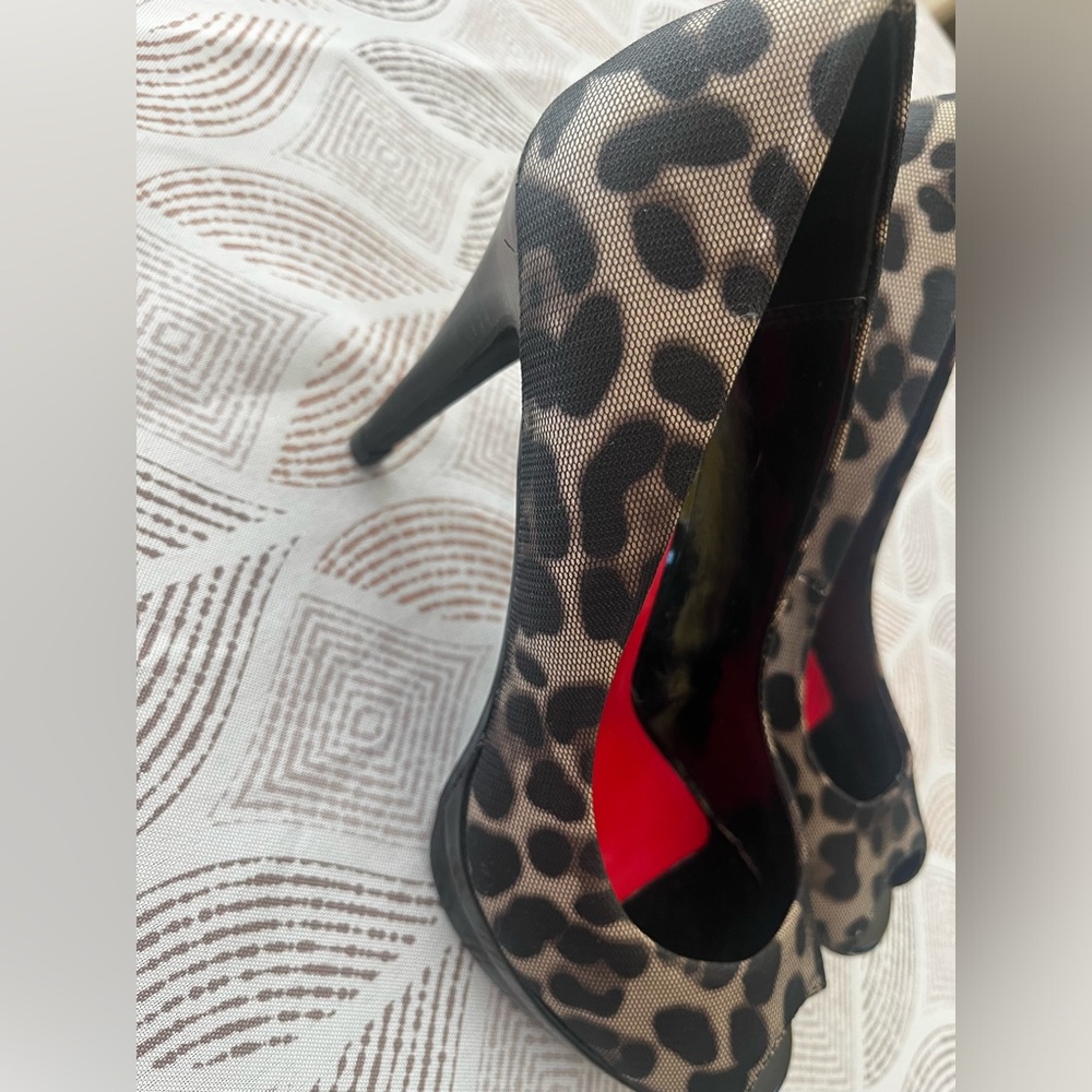 Moda Spana leopard heels, 4” heel